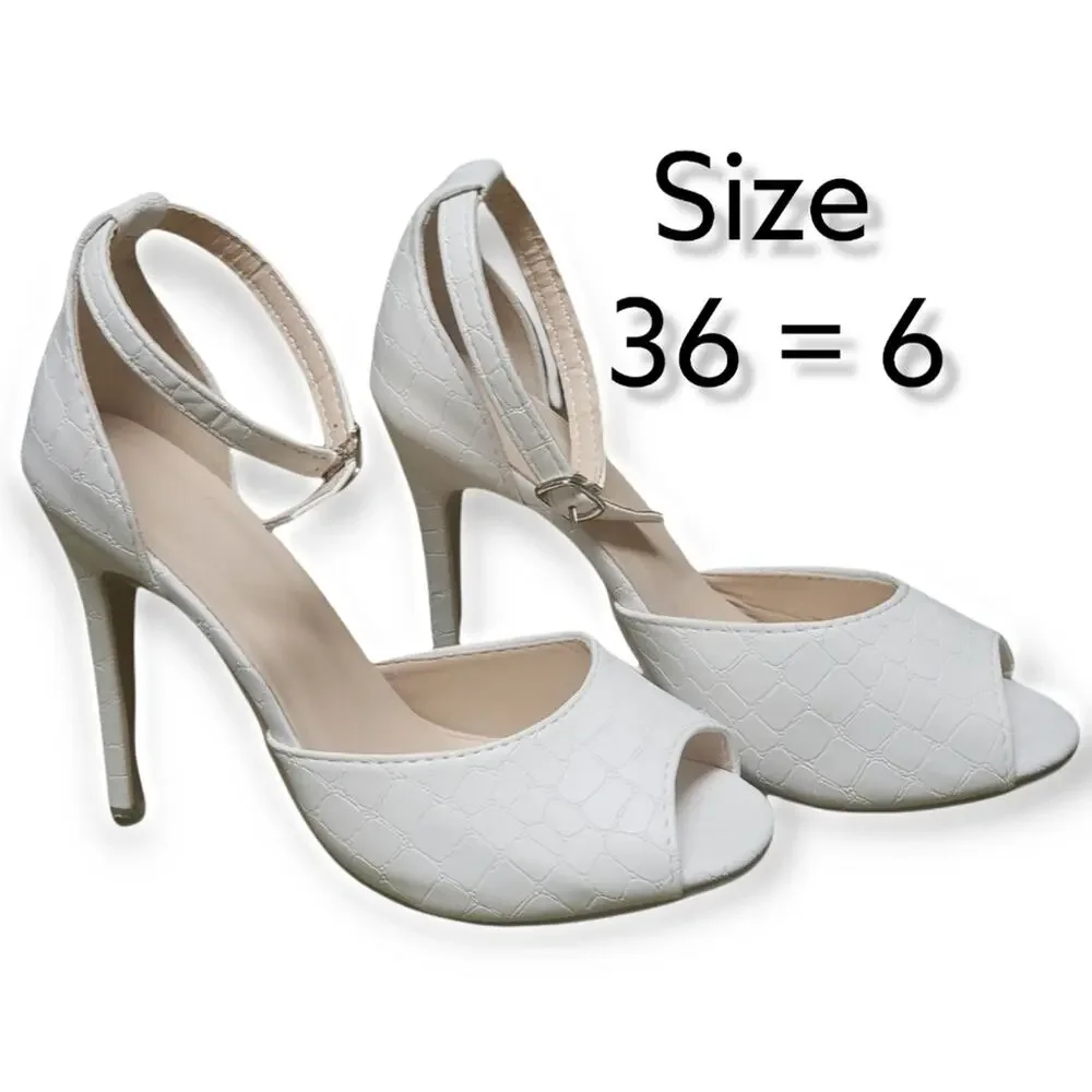 Stiletto Heel Buckle Buckle Peep Toe • White Women's High Heels • Like New